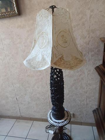 2 Indonesische lampen gesculpteerde voet kap in perkament, Ophalen
