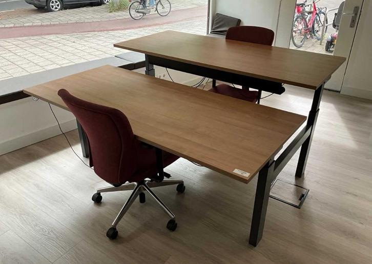 Te koop: Ahrend Electric Desk — Balance Collection, Antiek en Kunst, Antiek | Meubels | Tafels, Ophalen