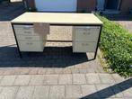 Bureau: Gratis mee te nemen, Vergader- of Presentatieruimte, Ophalen, Gebruikt, Bureau