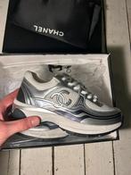 Chaussures de course Chanel gris/blanc, Vêtements | Femmes, Neuf, Enlèvement ou Envoi, Sneakers et Baskets, Blanc