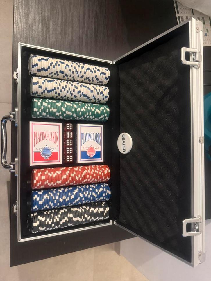 Set de poker à 300 jetons, Hobby & Loisirs créatifs, Jeux de société | Jeux de cartes, Comme neuf, Enlèvement