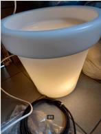 Verlichte bloempot, Ophalen, Kunststof, 40 cm of meer, Rond