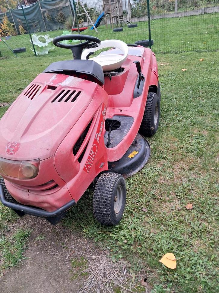 Tractormaaier moet worden gerepareerd, Tuin en Terras, Zitmaaiers