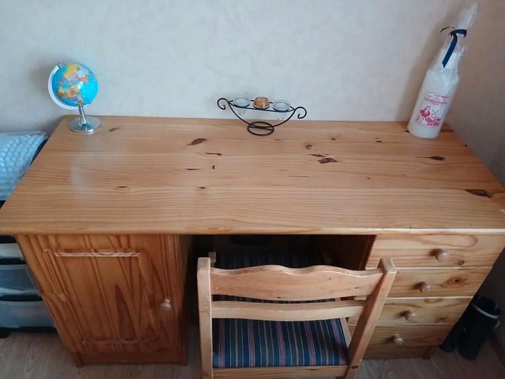 Bureau robuste et durable avec chaise, Maison & Meubles, Bureaux, Comme neuf, Bureau, Enlèvement