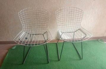 Chaise vintage design bertoia knoll année 70  disponible aux enchères