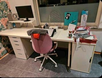 Bureau ikea  beschikbaar voor biedingen