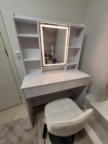 Kaptafel met LED-verlichte spiegel + stoel – in topstaat! beschikbaar voor biedingen