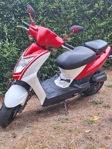 Kymco 50cc B klasse 4 takt papieren en sleutel ok top  beschikbaar voor biedingen