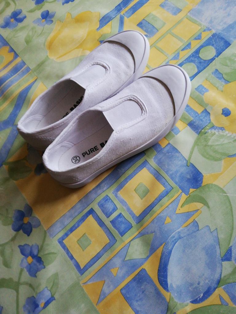 Pantoufles de gym. Pointure 30. Neuves., Enlèvement ou Envoi, Comme neuf