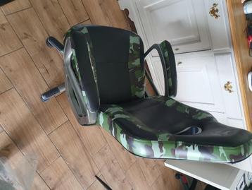 bonjour je met en vente une chaise gaming trust gaming gxt70