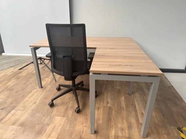 Q-line hoekbureau aluminium, Huis en Inrichting, Bureaus, Bureau, In hoogte verstelbaar, Ophalen of Verzenden