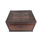 Boîte en Bois Ornée de Cuir avec Décor de Chérubins 1920, Antiquités & Art, Antiquités | Accessoires de maison, Enlèvement ou Envoi