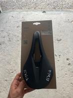 Fizik vento zadel 140 mm, Fietsen en Brommers, Fietsonderdelen, Ophalen, Zo goed als nieuw, Zadel