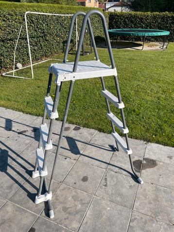 Intex Deluxe zwembad ladder - 122 cm wandhoogte, Ophalen, Gebruikt, Ladder