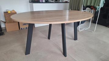 Eettafel ovaal beschikbaar voor biedingen