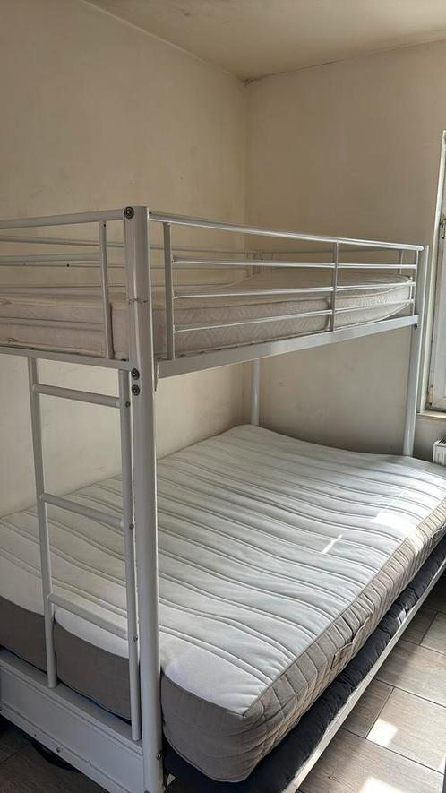 Lit superposé + les matelas sont fournis avec, Huis en Inrichting, Slaapkamer | Stapelbedden en Hoogslapers, Zo goed als nieuw
