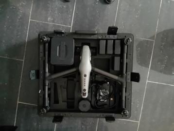 Cadre DJI INSPIRE 2 + 2 jeux de batteries et manette !, Enlèvement ou Envoi, Comme neuf