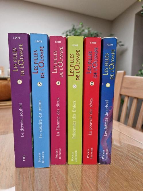 livre Les filles de l'Olympe - Tome 1 à  6 - le lot  10 €, Livres, Livres pour enfants | Jeunesse | 10 à 12 ans, Comme neuf, Fiction