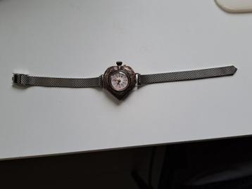 Antiek damesuurwerk beschikbaar voor biedingen