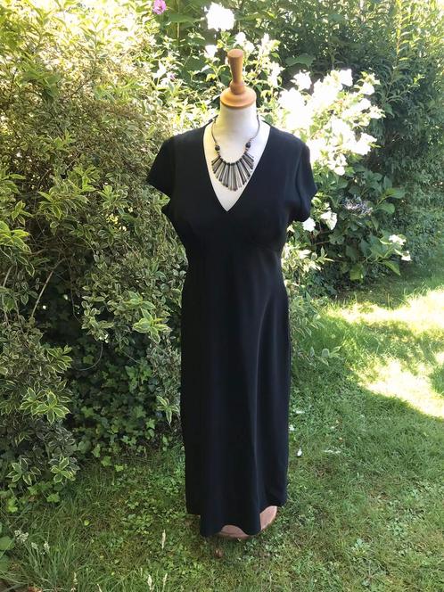 M42 Elegant zwart getailleerd kleedje (halsketting), Vêtements | Femmes, Robes, Comme neuf, Noir, Sous le genou, Enlèvement ou Envoi