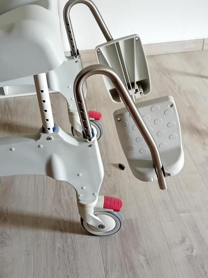 chaise douche, Divers, Matériel Infirmier, Comme neuf, Enlèvement