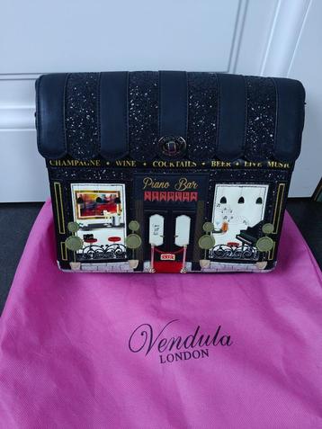 Vendula London shopfront box bag The piano bar beschikbaar voor biedingen