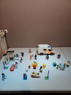 Playmobil ambulance met 3 sets ziekenhuiskamers & 17 figuren, Ophalen of Verzenden, Zo goed als nieuw