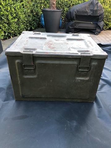 boîte coffre militaire en métal ww2 1945 beschikbaar voor biedingen