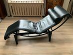 LC4 Chaise longue Le Corbusier de Cassina noire en cuir, Enlèvement ou Envoi, Comme neuf, Cuir