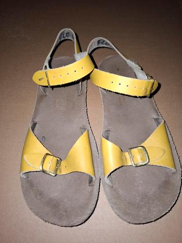 Salt water sandals geel maat 3 / Europees maat 34 beschikbaar voor biedingen