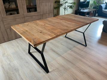 Tafel hout beschikbaar voor biedingen