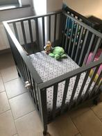 Te koop: Babypark met matras + gratis hoeslakens, Ophalen, Zo goed als nieuw, Vierkant, Wieltjes
