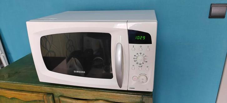Samsung combi microgolfoven C105 wit, Elektronische apparatuur, Microgolfovens, Gebruikt, Vrijstaand, Microgolfoven, Crisp, Grill