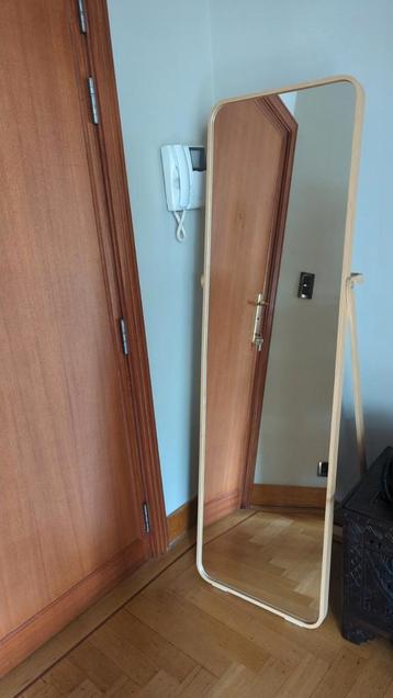 houte spiegel, miroir sur pieds avec cadre bois, Huis en Inrichting, Woonaccessoires | Spiegels, Ophalen, Zo goed als nieuw