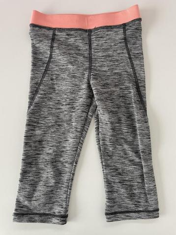 Grijze driekwart sportlegging maat 110/116 beschikbaar voor biedingen