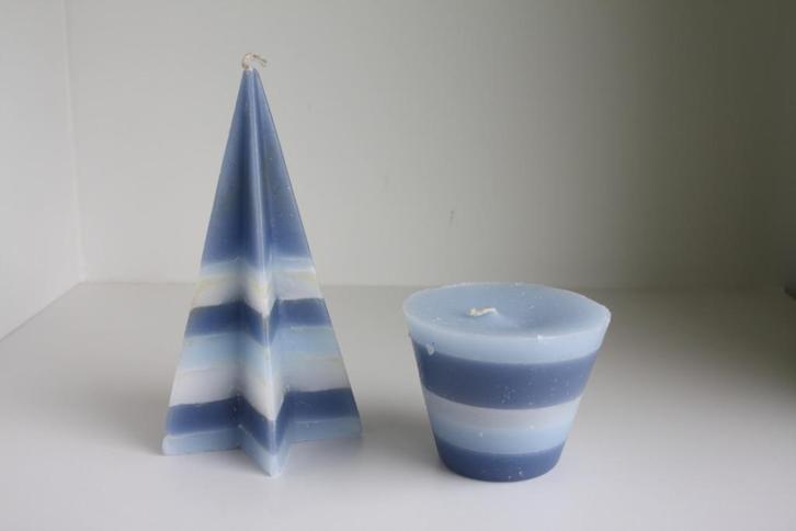 2 kaarsen – handmade, Huis en Inrichting, Woonaccessoires | Kandelaars en Kaarsen, Nieuw, Kaars, Minder dan 25 cm, Blauw, Ophalen of Verzenden