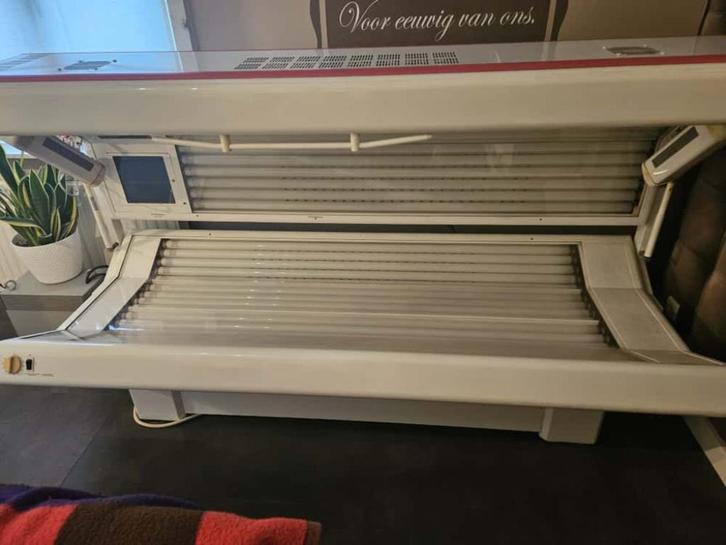 Professionele Zonnebak met gezichtbruiners en ventilatie, Elektronische apparatuur, Zonnebanken en Gezichtsbruiners, Gebruikt