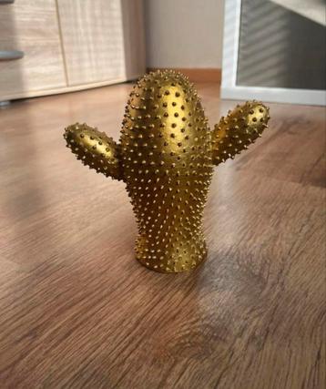 NEW - Gold Fake Cactus Decoration - Cozy Home. beschikbaar voor biedingen