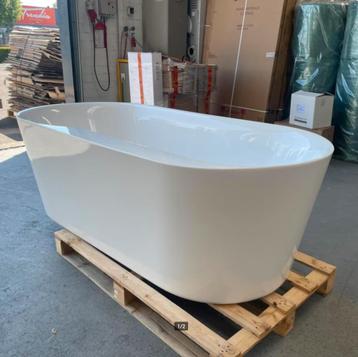 Ruim opgezet ligbad met plankje 180x84x58 nr83 beschikbaar voor biedingen