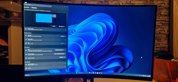 MSI MAG321CURV 32" 4K Monitor, Computers en Software, Monitoren, Gebruikt, 61 t/m 100 Hz, DisplayPort, HDMI, USB-C, Gaming, Hoofdtelefoonaansluiting