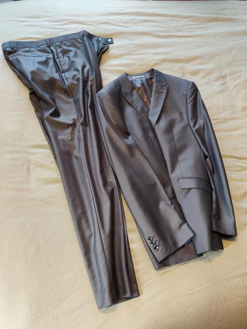 Te koop: mooi en modern kostuum CELIO (vest 52 / broek 44), Vêtements | Hommes, Costumes & Vestes, Comme neuf, Taille 52/54 (L)