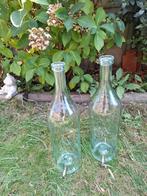 2 Grote licht groene flessen met kraantje, Huis en Inrichting, Ophalen, 50 tot 75 cm, Groen, Glas