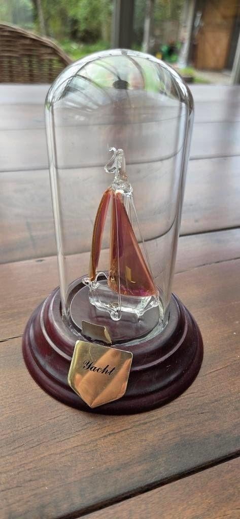 Yacht maritime vintage soufflé sous une cloche., Antiquités & Art, Enlèvement ou Envoi