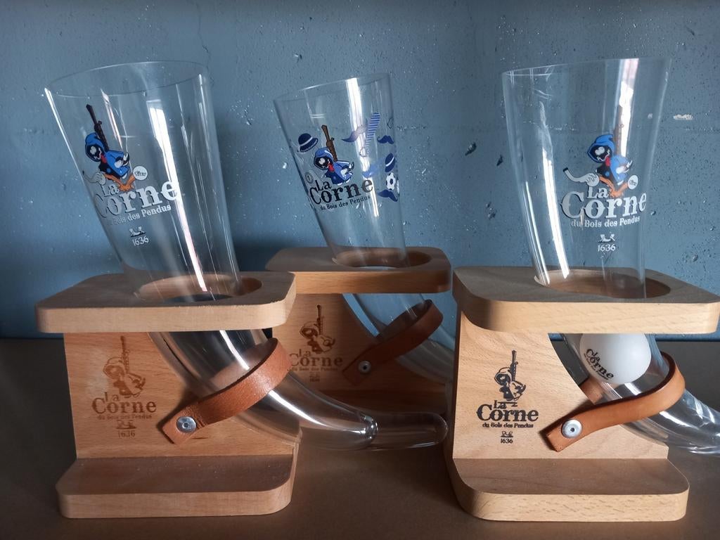 La corne du bois des pendus, Enlèvement ou Envoi, Bois