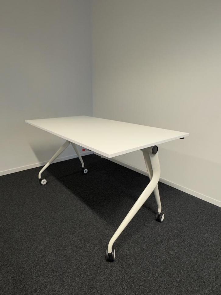 Steelcase klapbare vergader- of trainingstafel op wielen, Huis en Inrichting, Tafels | Eettafels, Zo goed als nieuw, 100 tot 150 cm