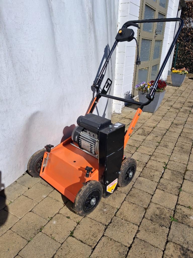 Verticuteermachine ELIET, Enlèvement, Utilisé, Électrique, Eliet