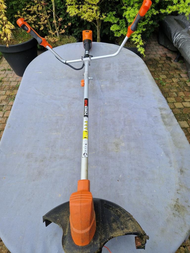 Débroussailleuse PowerPlus DualPower 40V avec accessoires, Jardin & Terrasse, Comme neuf, Enlèvement, Powerplus, 10 à 30 cm