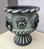 bloempot zwart met groene patine & leeuwenkopjes -zie info, Enlèvement
