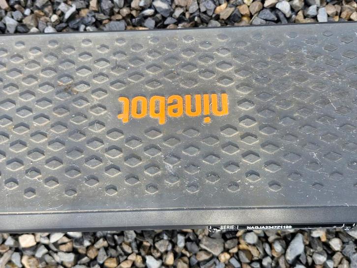 NINEBOT NIEUWE E STEP., Fietsen en Brommers, Steps, Ophalen of Verzenden