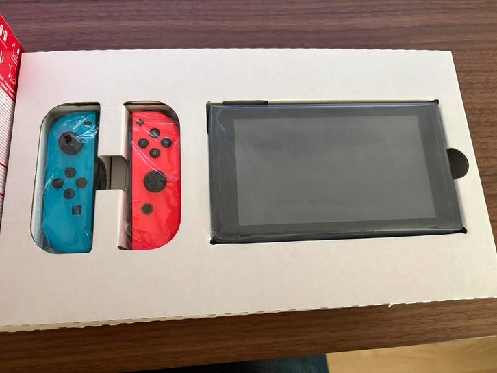 Nintendo Switch à vendre, Consoles de jeu & Jeux vidéo, Consoles de jeu | Nintendo Switch, Comme neuf, Switch Original, Avec 2 manettes